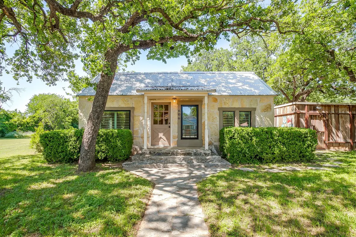 606 E Moore Street, Granbury, TX 76048 - #1