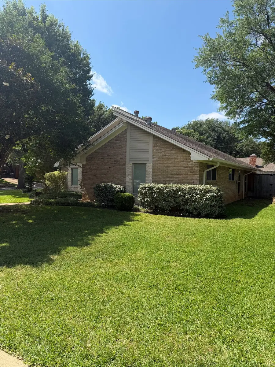 1000 Briarcliff Drive, Arlington, TX 76012 - #2