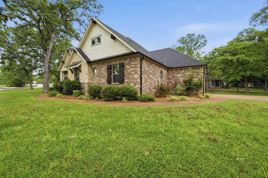 1107 Kiowa Drive E, Lake Kiowa, TX 76240 - #2