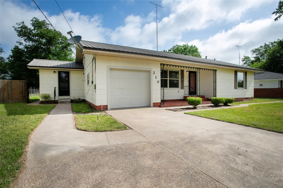 210 W Kansas Street, Van, TX 75790 - #1