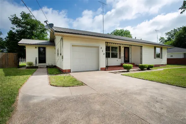 210 W Kansas Street, Van, TX 75790