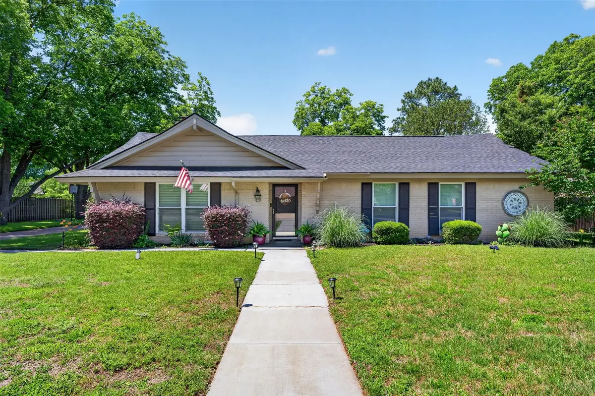 1218 Crestwood Drive, Cleburne, TX 76033 - #1