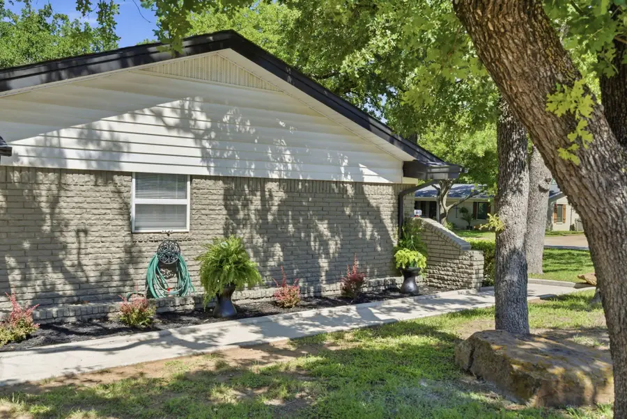 1001 NW 11th Street, Mineral Wells, TX 76067 - #2