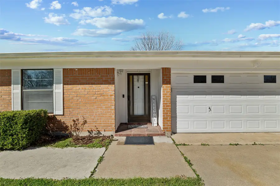 1118 Cozby Street E, Benbrook, TX 76126 - #2