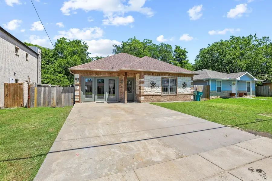303 E Brockett Street, Sherman, TX 75090 - #2