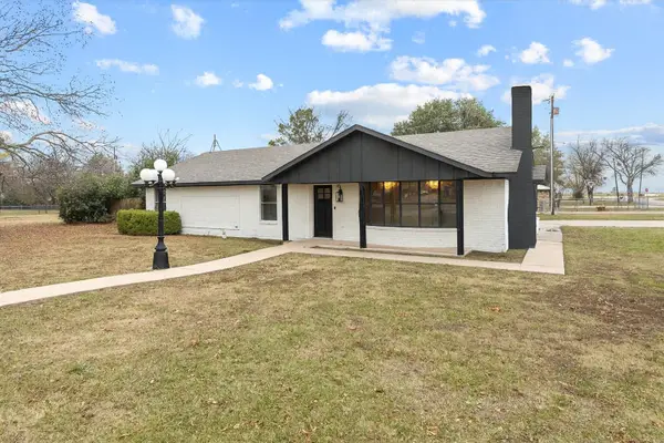 312 E Cottonwood Street, Leonard, TX 75452