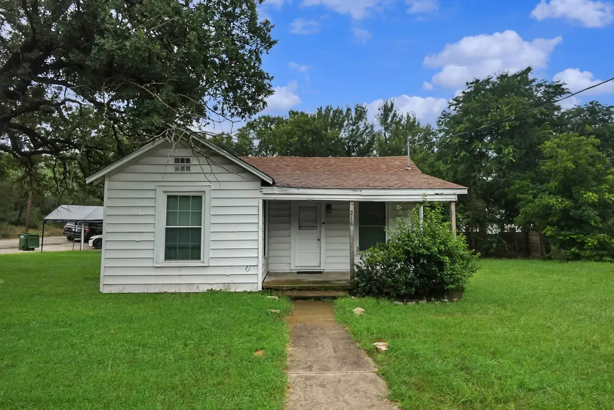 216 19th Street, Mineral Wells, TX 76067 - #1