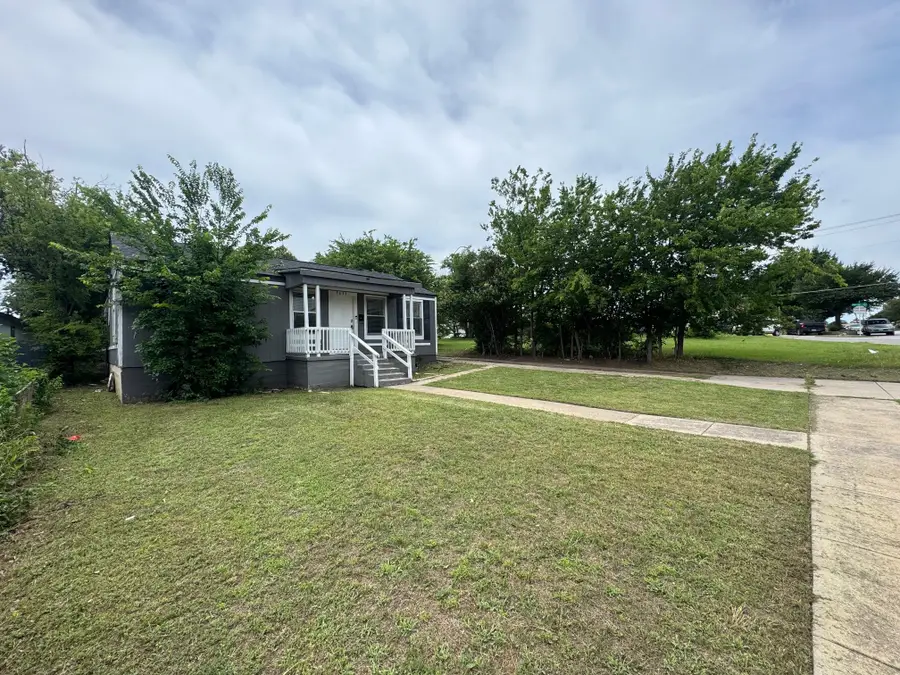 5633 Curzon Avenue, Fort Worth, TX 76107 - #3
