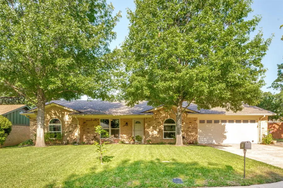 417 Arcadia Street, Hurst, TX 76053 - #2
