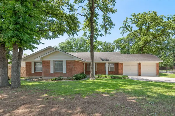 2202 Foxcroft Circle, Denton, TX 76209