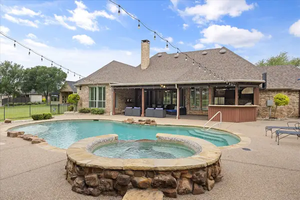 805 Mallard Pointe Drive, Granbury, TX 76049