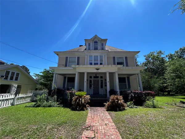 416 Shelbyville Street, Center, TX 75935