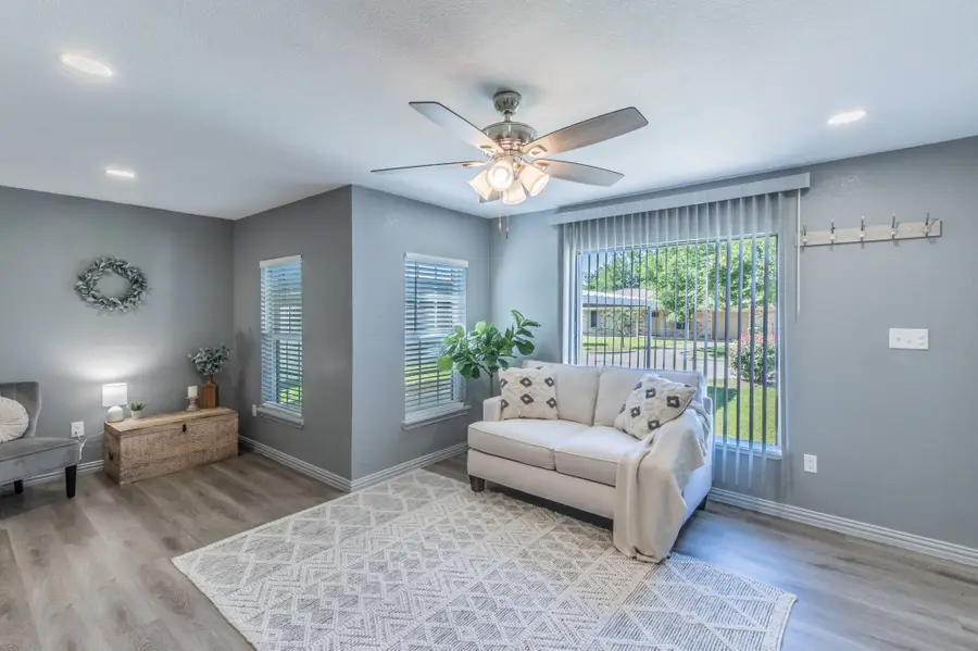 1010 SE 17th Street, Mineral Wells, TX 76067 - #2