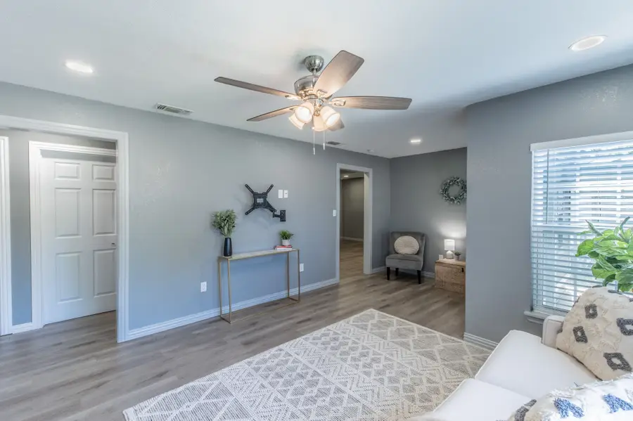 1010 SE 17th Street, Mineral Wells, TX 76067 - #3