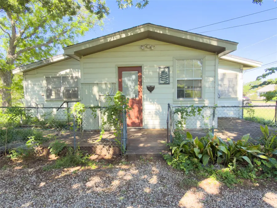 1332 Florea Street, Graham, TX 76450 - #2