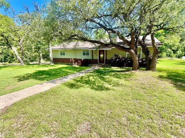 601 Navajo Trail, Hamilton, TX 76531