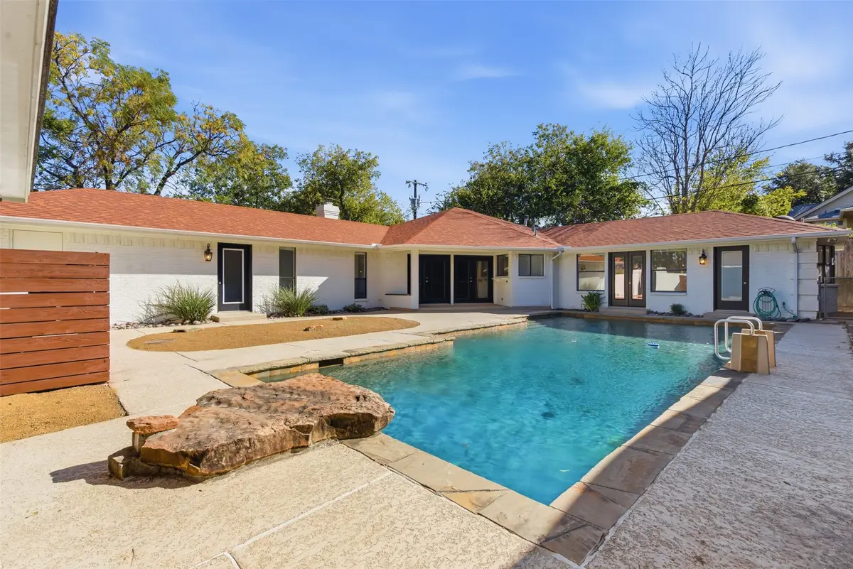 2201 Mistletoe Boulevard, Fort Worth, TX 76110 - #1