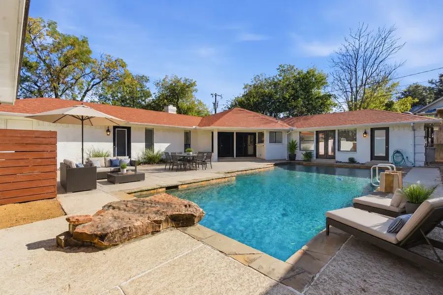 2201 Mistletoe Boulevard, Fort Worth, TX 76110 - #2