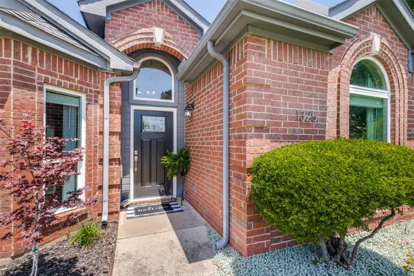 1325 Falcon Drive, Lewisville, TX 75077