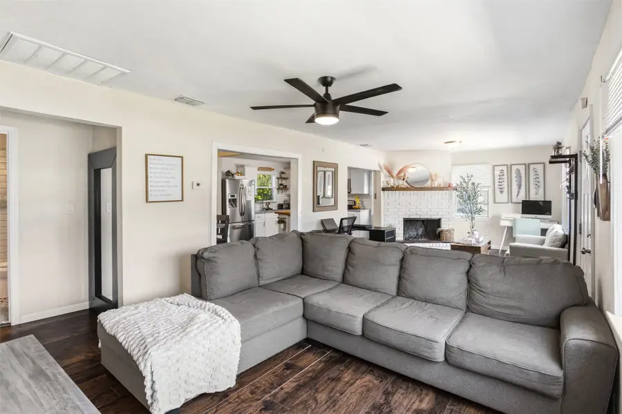 516 E Wintergreen Road, Desoto, TX 75115 - #2