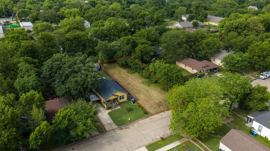 820 W Day Street, Denison, TX 75020 - #1