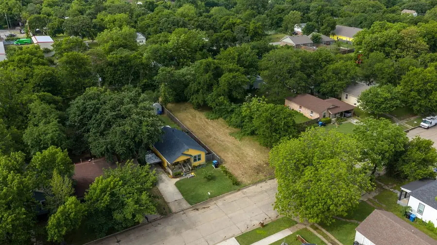 820 W Day Street, Denison, TX 75020 - #2