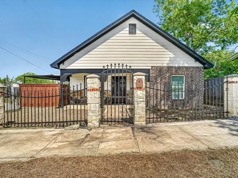 3026 N Hampton Street, Fort Worth, TX 76106 - #1