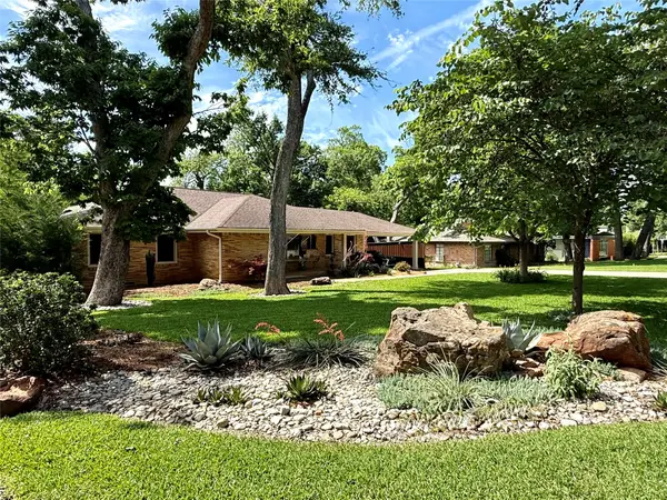 1035 Waterford Drive, Dallas, TX 75218