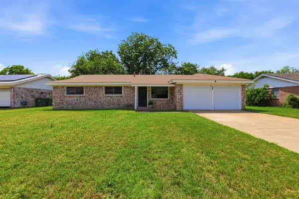 833 Bridle Avenue, White Settlement, TX 76108
