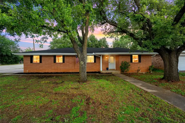 1400 W 6th Street, McGregor, TX 76657