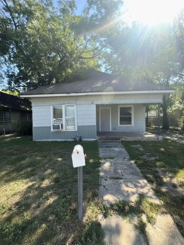 728 Ritchey Street, Gainesville, TX 76240