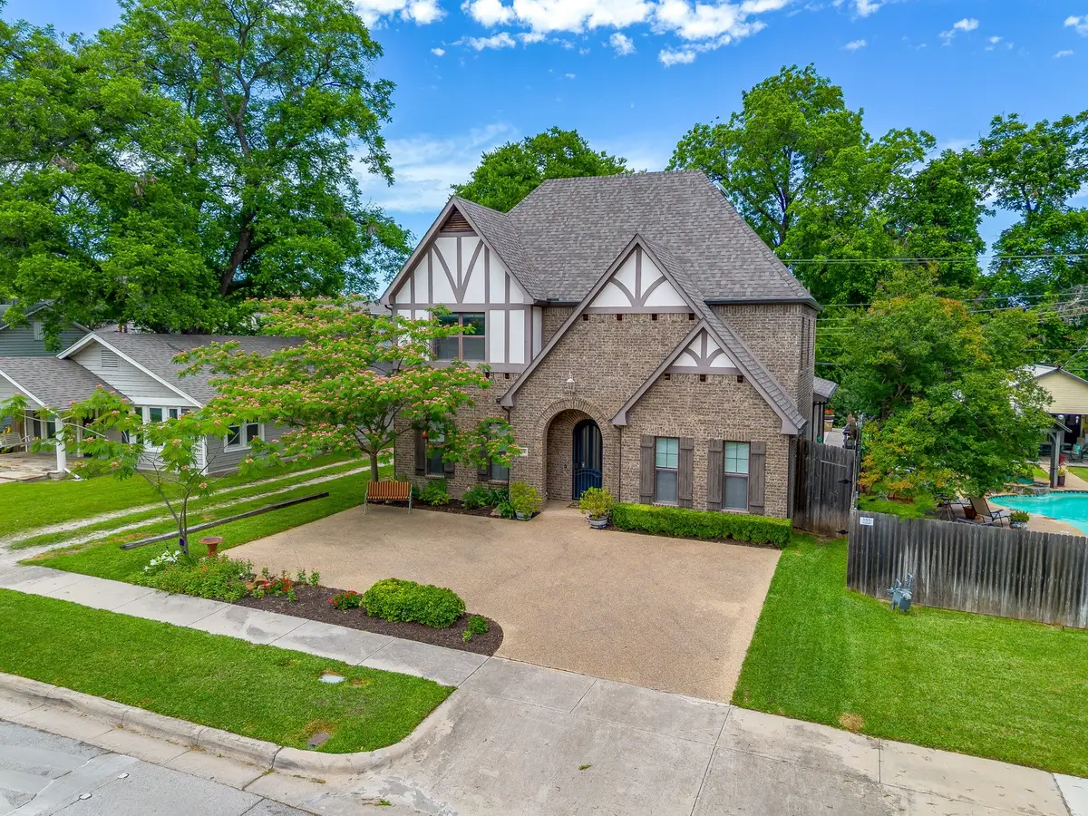 3318 W 5th Street, Fort Worth, TX 76107 - #1