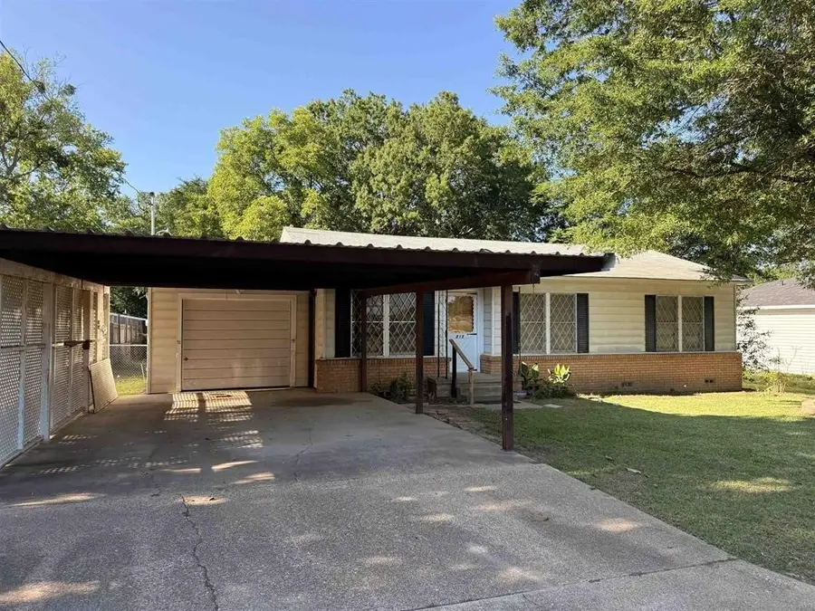 213 E Magnolia Dr, Mount Pleasant, TX 75455 - #2