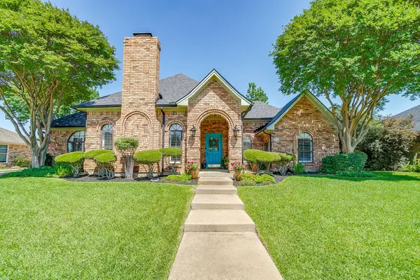 3704 Edgefield Lane, Bedford, TX 76021