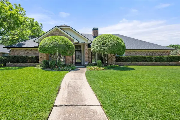 1208 Fairfax Drive, Mansfield, TX 76063
