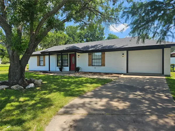 200 E Charles Street, Riesel, TX 76682