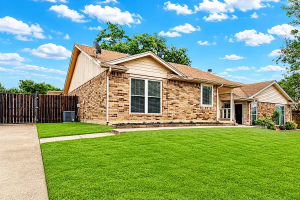 3000 Timothy Lane, Euless, TX 76039