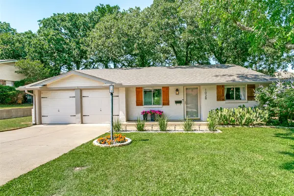 1028 Meadowbrook Drive, Grapevine, TX 76051