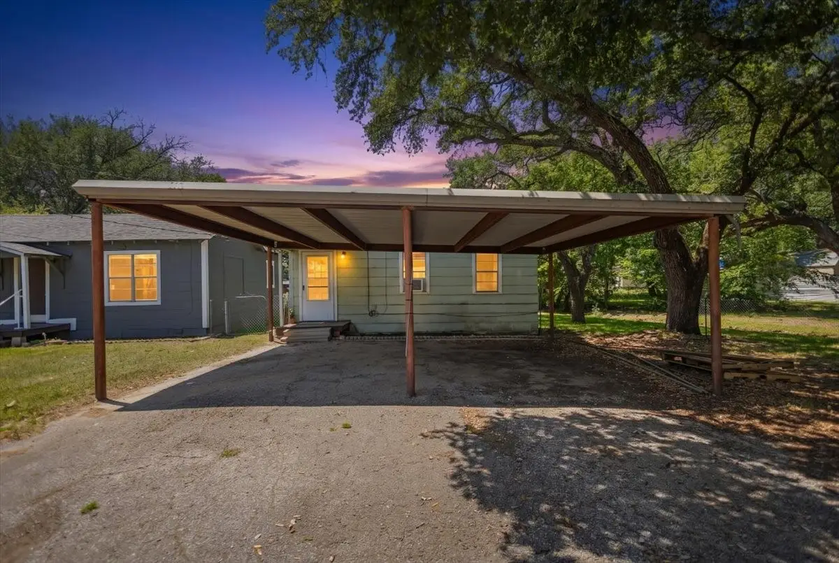 249-253 N Pecan Street, Van, TX 75790 - #1