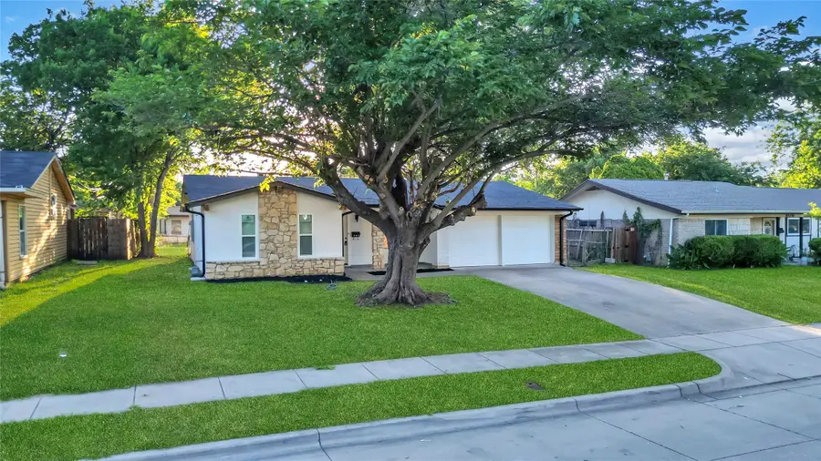 808 Hillcrest Drive, Arlington, TX 76010 - #3