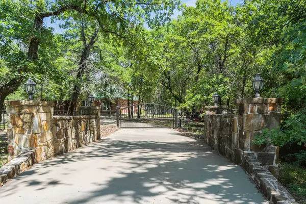 6373 Hidden Oaks Drive, Quinlan, TX 75474