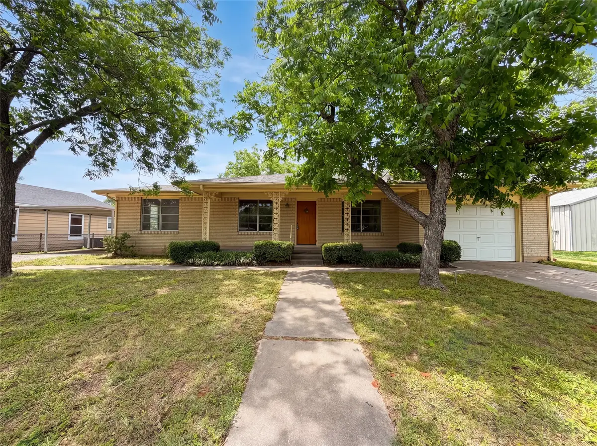 205 W Decatur Street, Chico, TX 76431 - #1