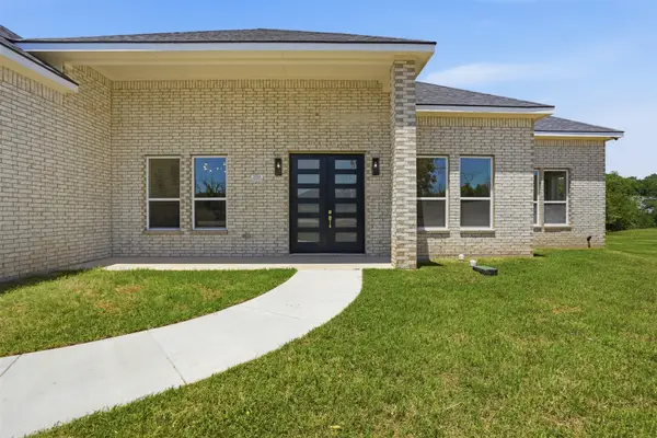 2304 Candlestick Drive, Granbury, TX 76049