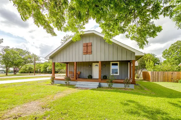 206 W 8th Street, Venus, TX 76084