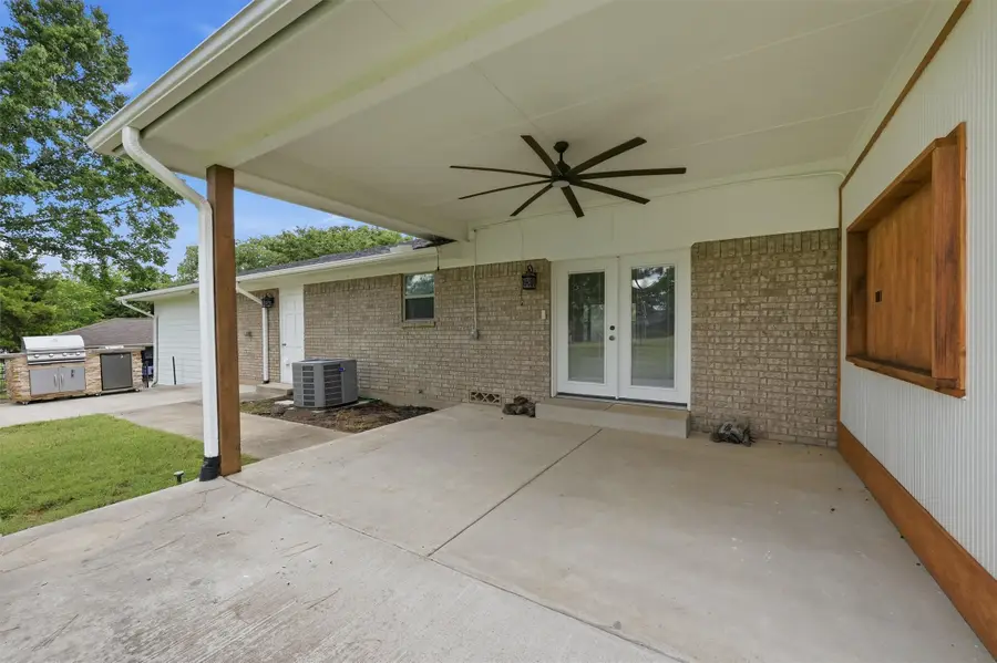 104 Kiowa Drive W, Lake Kiowa, TX 76240 - #2