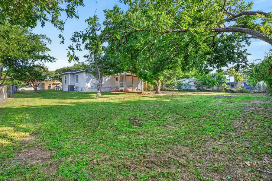 2006 20th Street, Mineral Wells, TX 76067 - #2