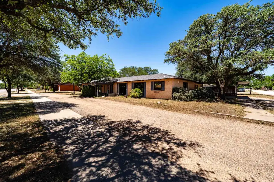 514 W Lake Drive, Hamlin, TX 79520 - #2