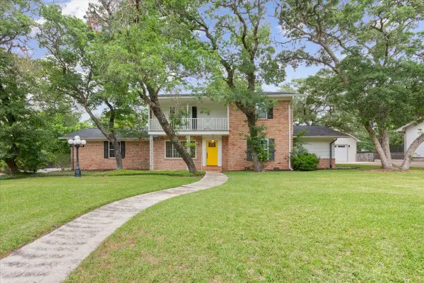 425 White Hall Road, Woodway, TX 76712