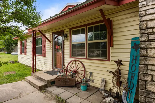 418 S Broadway Street, Meridian, TX 76665