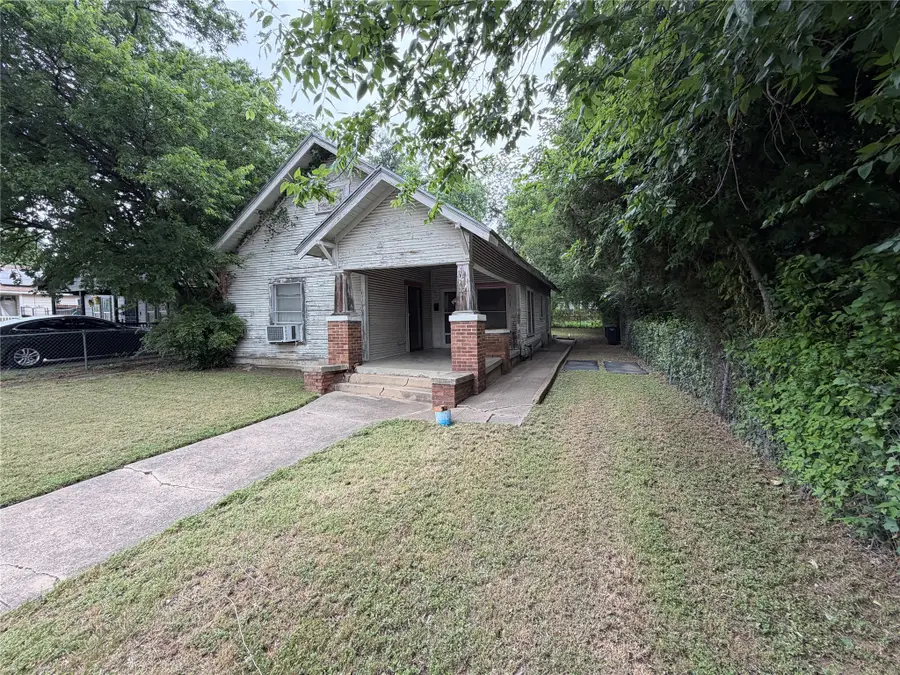 941 E Baltimore Avenue, Fort Worth, TX 76104 - #2